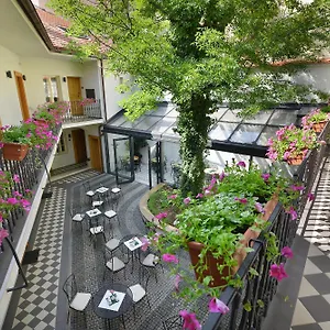 At The White Lily Praag
