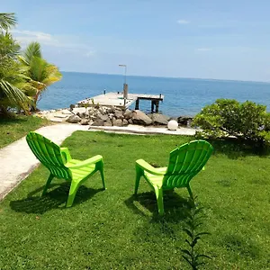 Chez Maeva, Bord De Prive Uturoa